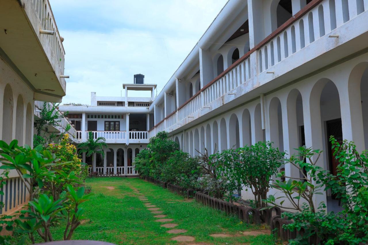 Hotel Silver Sands Negombo Eksteriør bilde